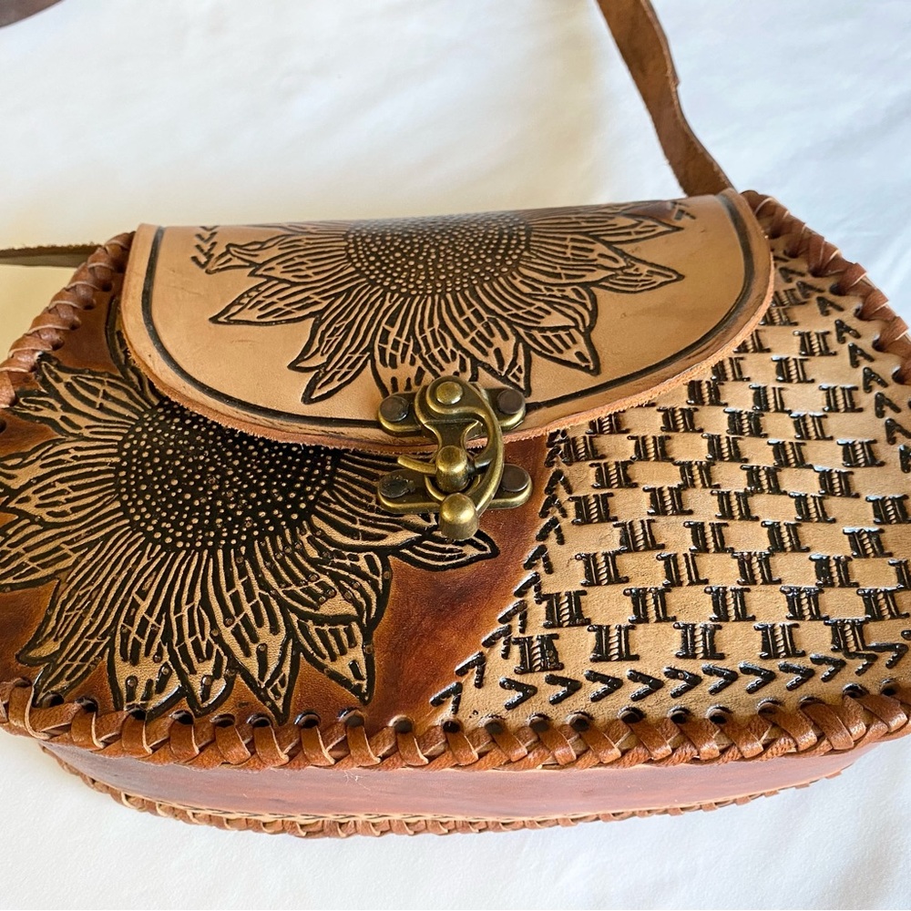 Hand tooled leather purse from Cozumel. - Picture 2 of 6